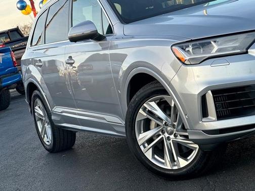 Photo 5 of 48 of 2020 Audi Q7 55 Premium Plus