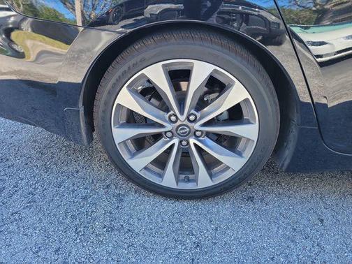 Super Black 2023 Nissan Maxima 3.5 Platinum