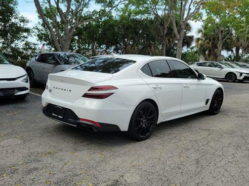 White 2022 Genesis G70 2.0T RWD