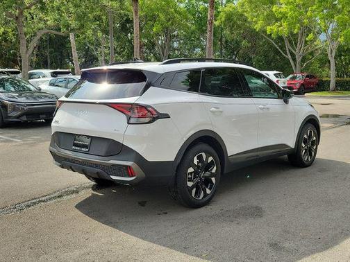 White Pearl 2024 Kia Sportage X-Line