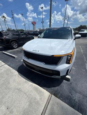 White Pearl 2025 Kia Sorento EX