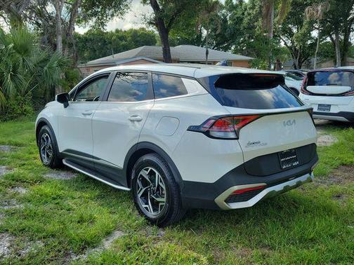 Snow White Pearl 2023 Kia Sportage LX