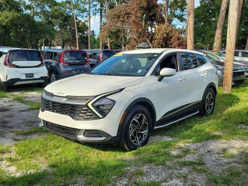Snow White Pearl 2023 Kia Sportage LX
