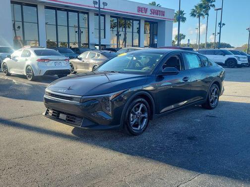 Interstellar Gray 2025 Kia K4 LXS