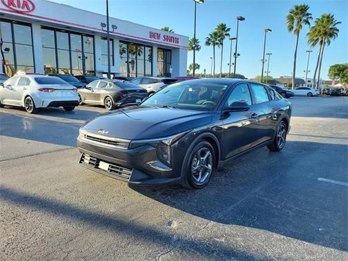 2025 Kia K4 LXS