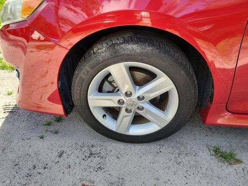 Barcelona Red Metallic 2012 Toyota Camry SE