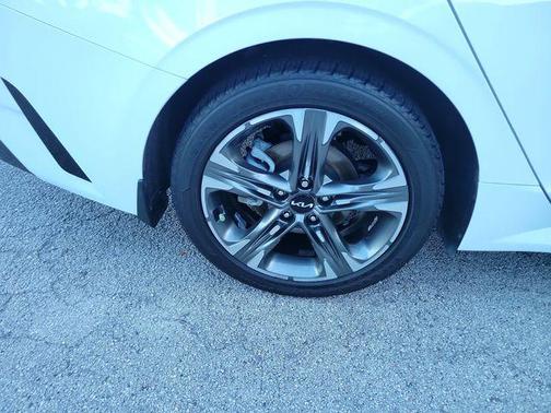 Glacial White Pearl 2022 Kia K5 EX