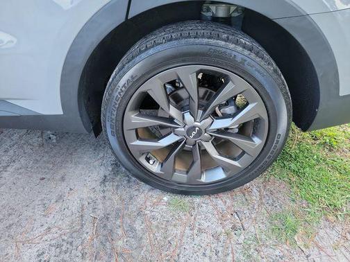 Gray 2023 Kia Sorento SX