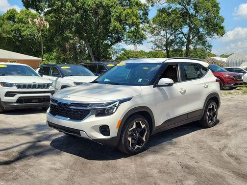 Snow White Pearl 2024 Kia Seltos EX