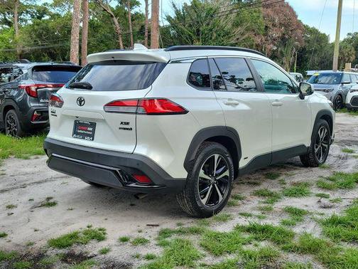 Pearl 2023 Toyota Corolla Cross L