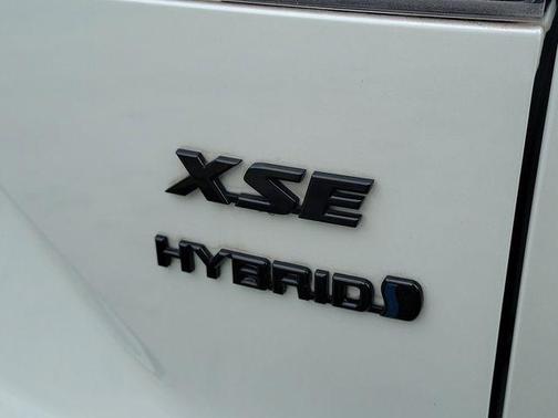 Pearl 2023 Toyota Corolla Cross L