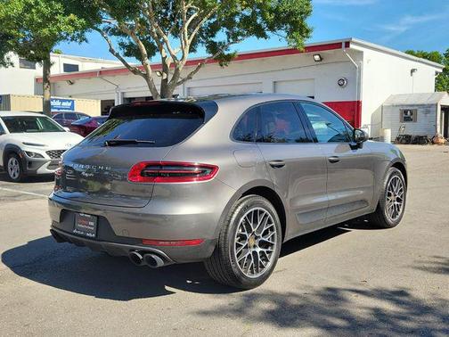 Gray 2018 Porsche Macan Macan Sport Edition