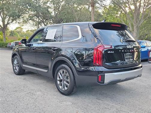 2023 Kia Telluride LX