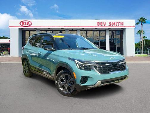 Blue / Black 2024 Kia Seltos S