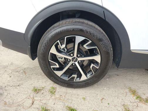 Glacial White Pearl 2025 Kia Sportage EX
