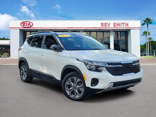 Clear White/Black Roof 2024 Kia Seltos S