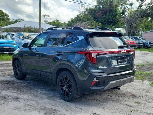 Gray 2024 Kia Seltos X-Line