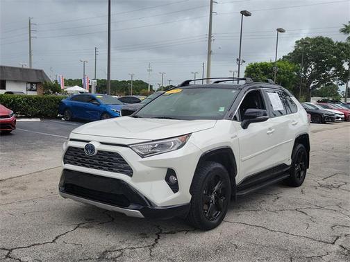 2020 Toyota RAV4 Hybrid SE