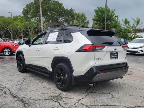 2020 Toyota RAV4 Hybrid SE