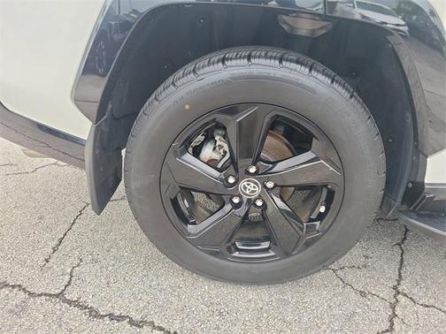 2020 Toyota RAV4 Hybrid SE