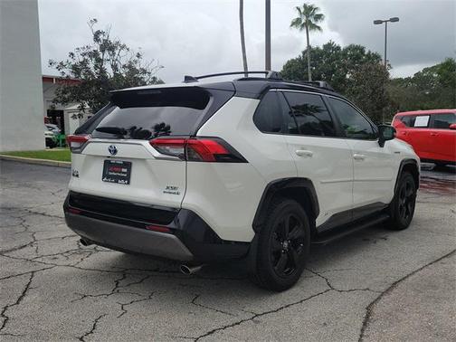 2020 Toyota RAV4 Hybrid SE