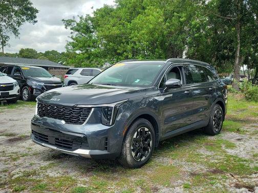 Grey 2024 Kia Sorento S