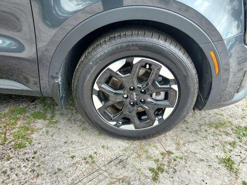 Grey 2024 Kia Sorento S