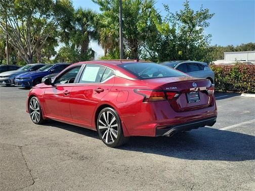 2022 Nissan Altima SR FWD