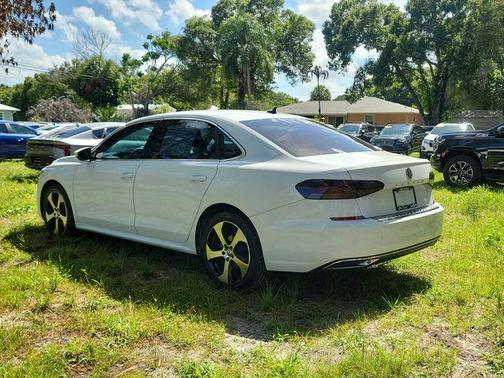 Pure White 2022 Volkswagen Passat 2.0T SE