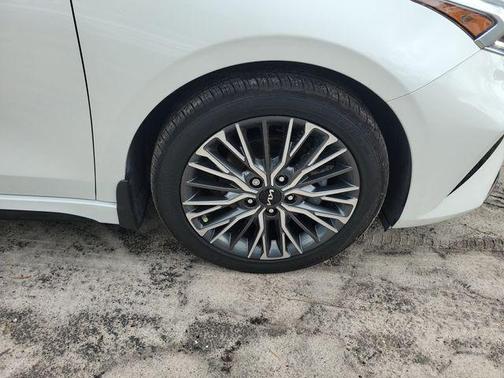 Snow White Pearl 2024 Kia Forte GT-Line