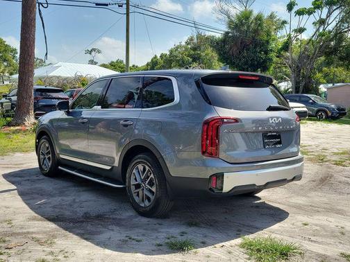 Silver 2024 Kia Telluride LX