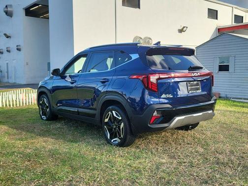 Dark Ocean Blue 2024 Kia Seltos SX Turbo