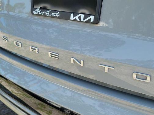 Gray 2022 Kia Sorento EX