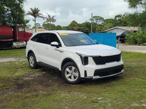 Glacial White Pearl 2025 Kia Sorento LX