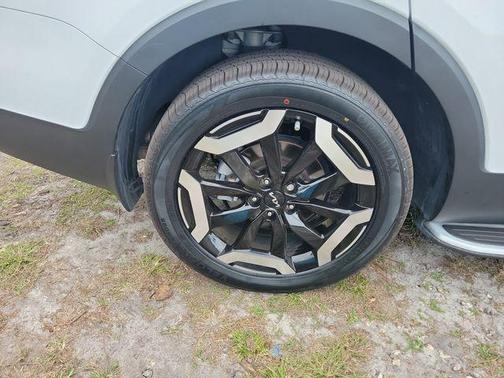 Glacial White Pearl 2023 Kia Telluride S