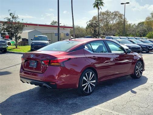 2022 Nissan Altima SR FWD