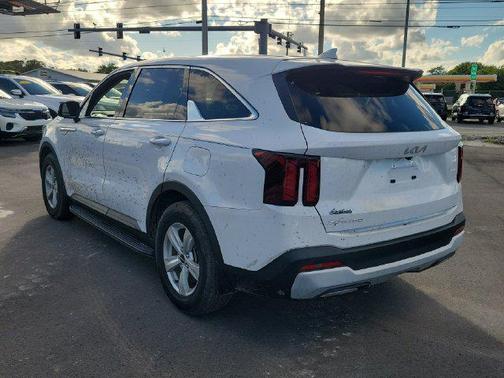 White Pearl 2024 Kia Sorento LX