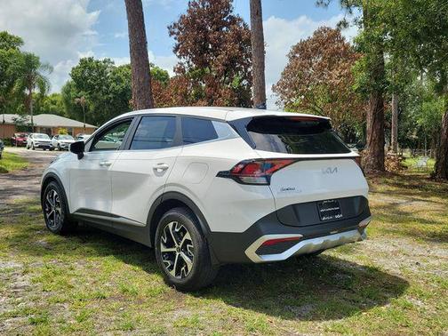 White Pearl 2025 Kia Sportage EX