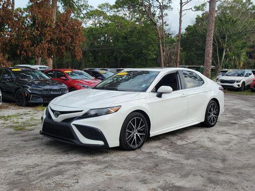 Ice 2023 Toyota Camry SE