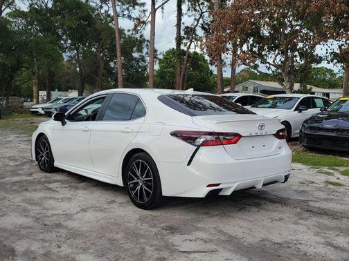 Ice 2023 Toyota Camry SE