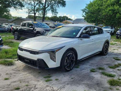 Snow White Pearl 2025 Kia K4 GT-Line