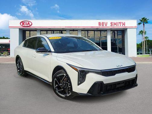 Snow White Pearl 2025 Kia K4 GT-Line