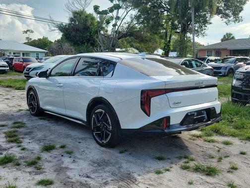 Snow White Pearl 2025 Kia K4 GT-Line