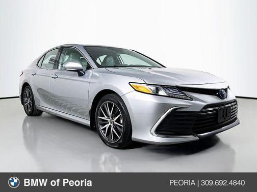 2022 Toyota Camry Hybrid XLE