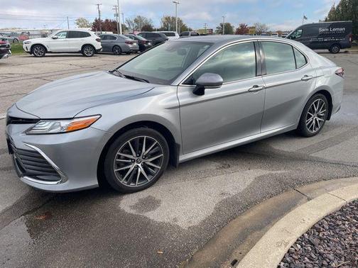 2022 Toyota Camry Hybrid XLE