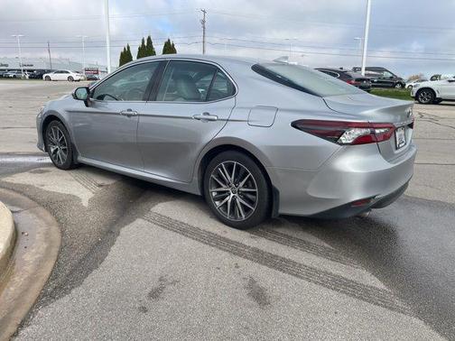 2022 Toyota Camry Hybrid XLE