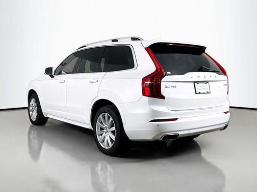 2018 Volvo XC90 T6 Momentum