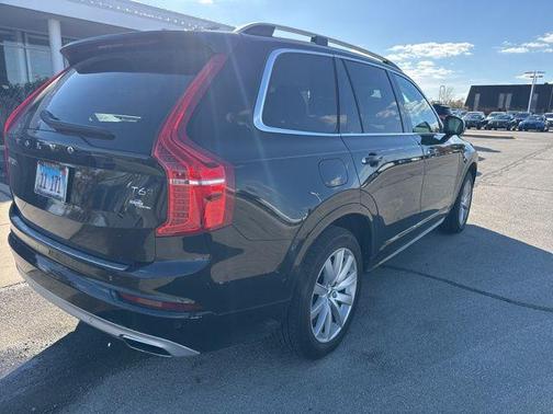 2019 Volvo XC90 T6 Momentum