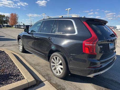 2019 Volvo XC90 T6 Momentum