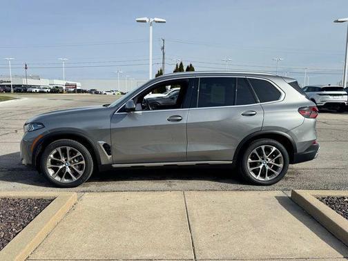Skyscraper Grey Metallic 2024 BMW X5 xDrive40i